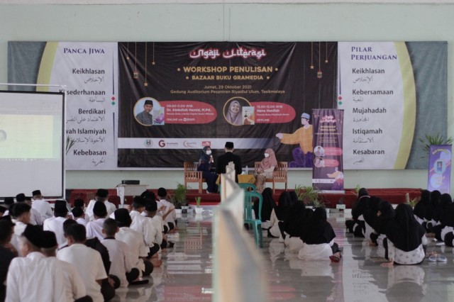 Cas Semangat Literasi Santri, Pesantren Condong dengan Gramedia Gelar Ngaji Literasi dan Bazar Buku